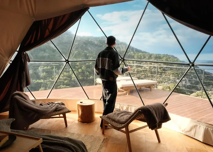 Dawn To Dusk Sea And Mountain View Luxury tent